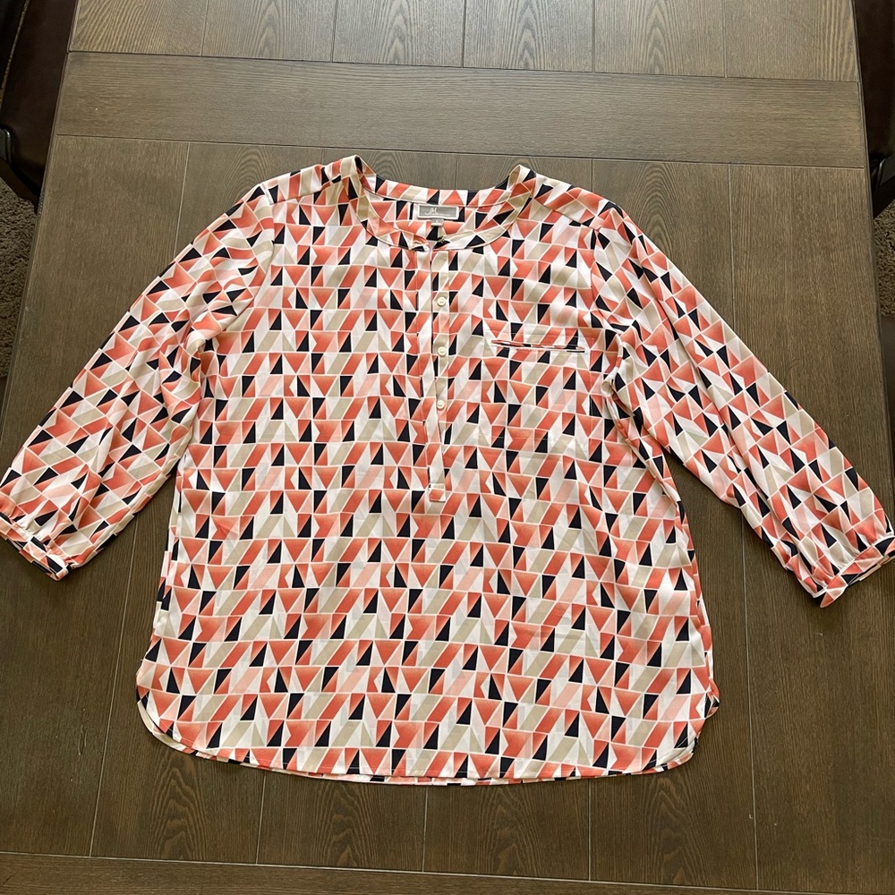 JM Collection Woman’s Silky Soft Blouse.  Size Large.